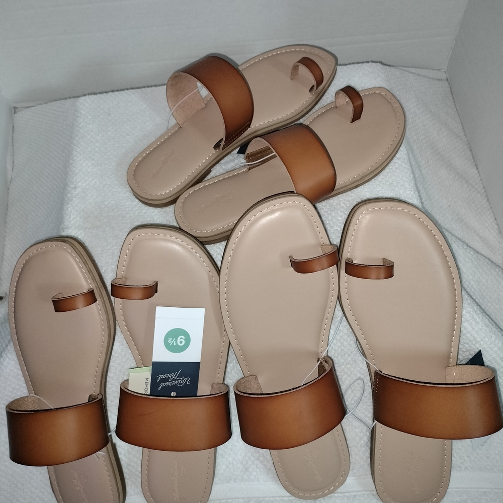 Universal Thread Tan and Cream Sandals